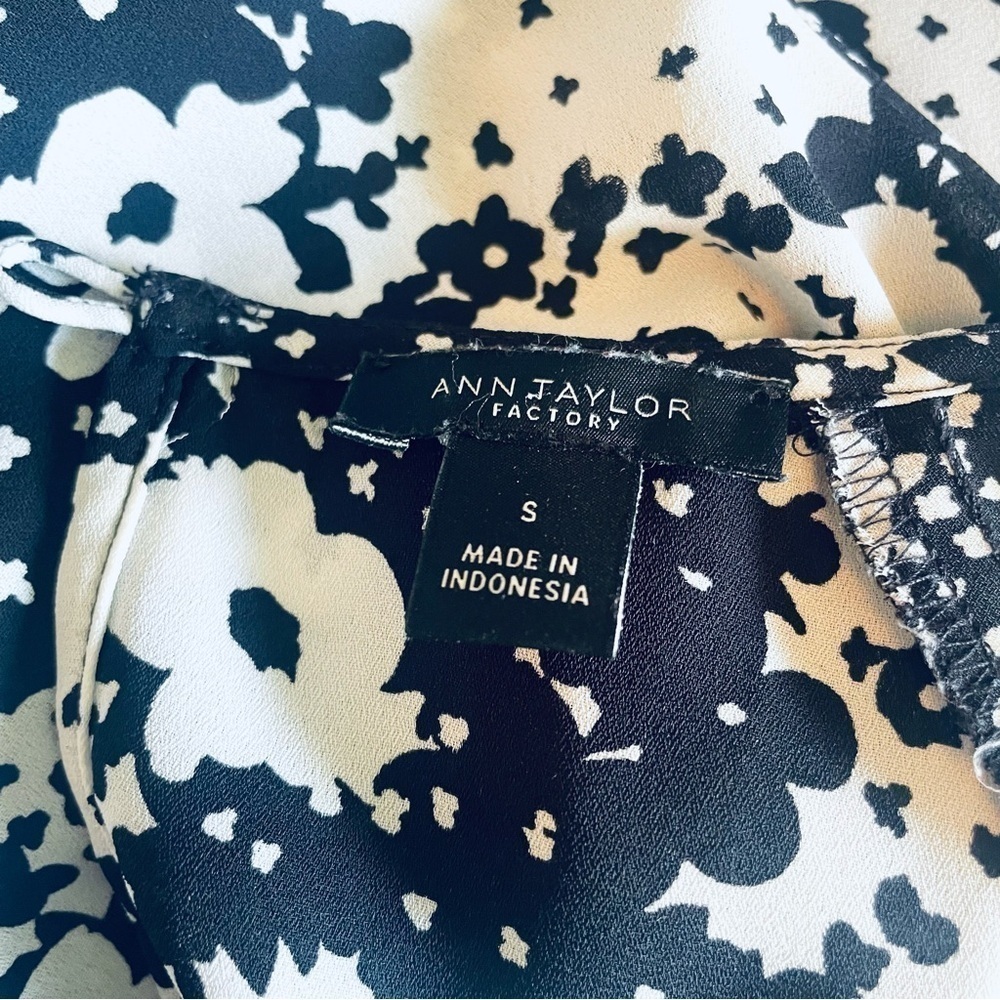 Ann Taylor Women's Floral Daisy Long Sleeve Shift Dress - Black/White, Size S - Picture 10 of 10